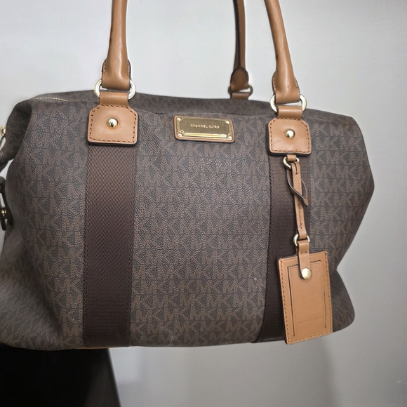 Michael Kors Weekend Bag - Picture 1 of 13